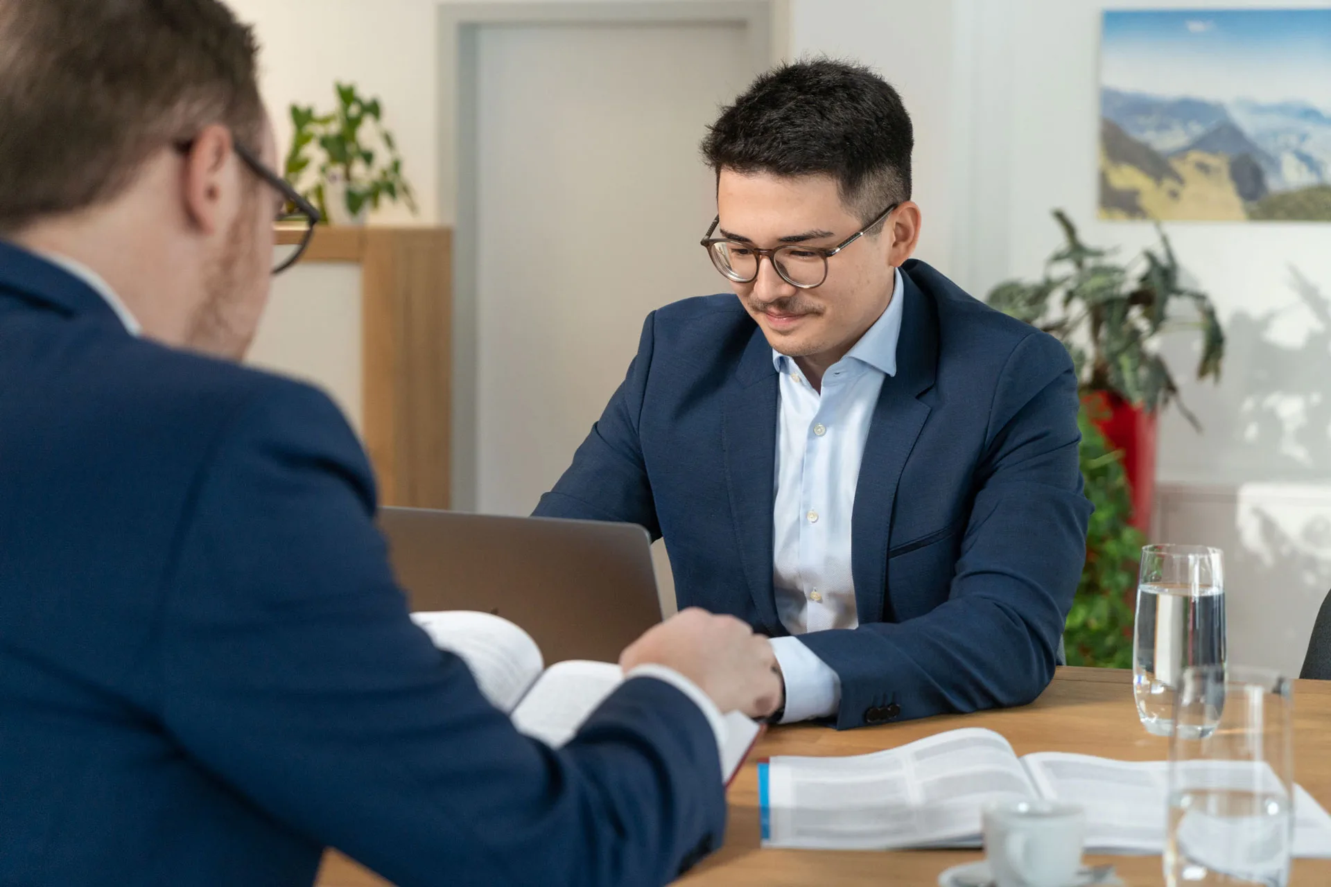 Warum wir in der Hausverwaltung unterstützend auf ein KI‑Telefon setzen.